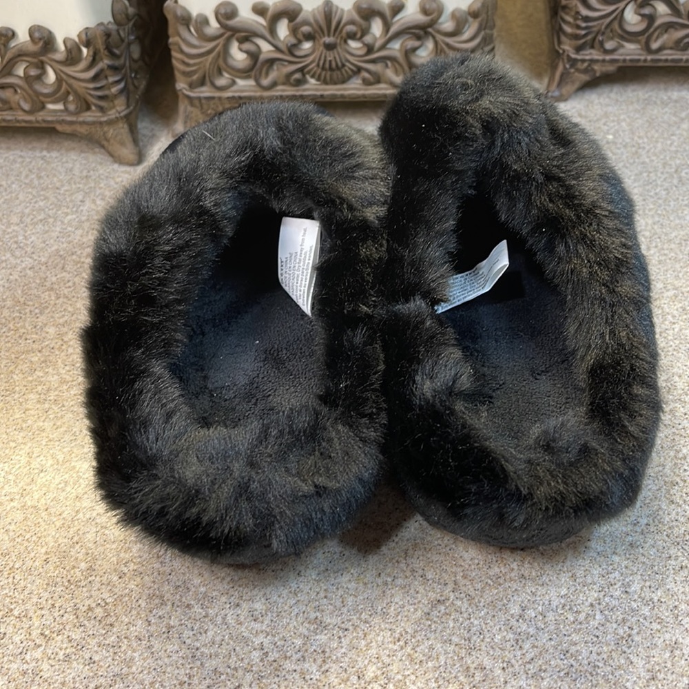 ISOTONER MEMORY FOAM.  SLIPPERS SM 6.5-7 black - Picture 8 of 11